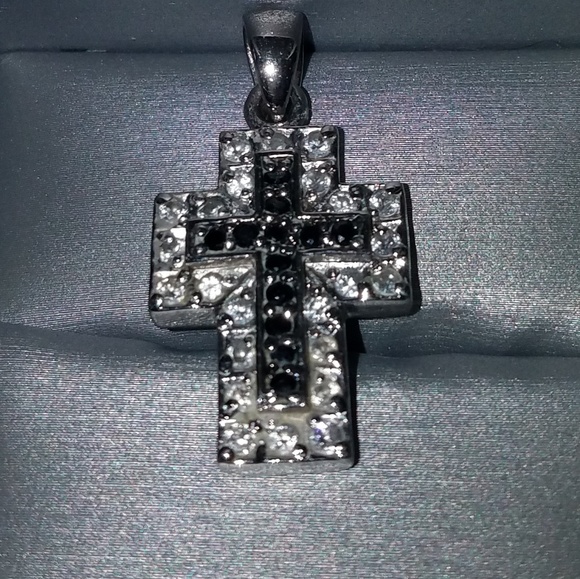 Reversible cross pendant - Picture 1 of 3